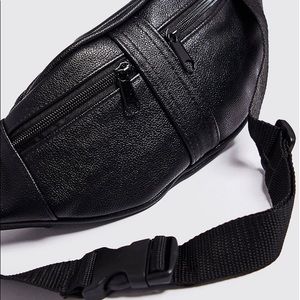 New! Fanny Pack🖤